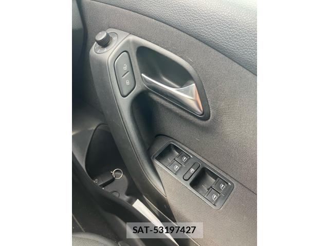 VolksWagen POLO 2011-08 8439108-16