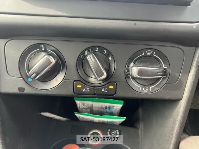 VolksWagen POLO 2011-08 8439108-18