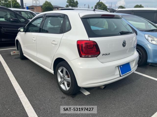 VolksWagen POLO 2011-08 8439108-1
