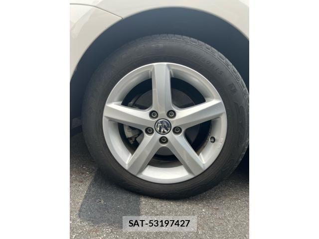 VolksWagen POLO 2011-08 8439108-7