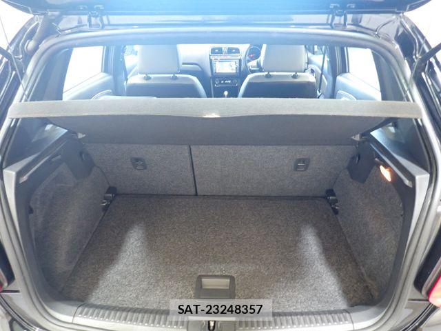VolksWagen POLO 2015-08 8528223-24
