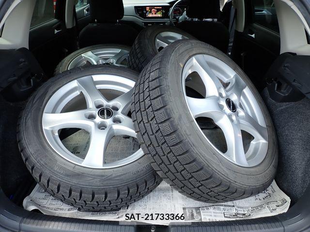 VolksWagen POLO 2018-04 8564100-27