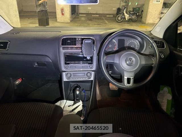 VolksWagen POLO 2011-09 8564106-13