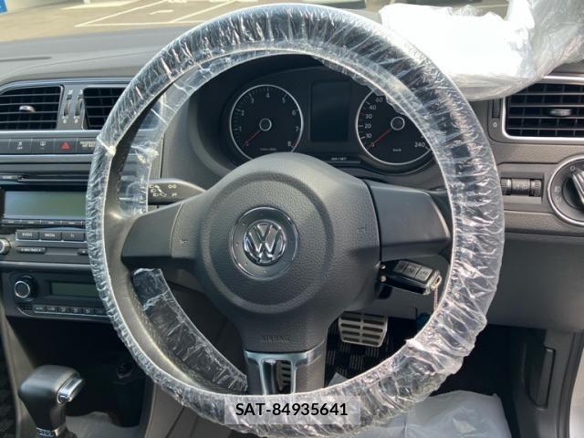 VolksWagen POLO 2010-08 8564108-19