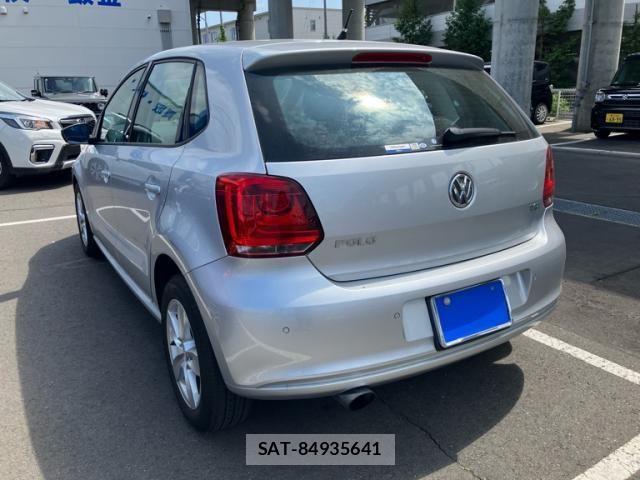 VolksWagen POLO 2010-08 8564108-6
