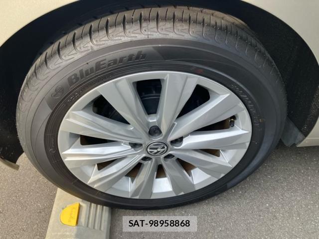 VolksWagen POLO 2019-07 8564103-16