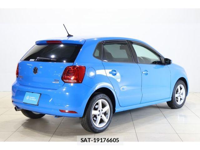 VolksWagen POLO 2015-08 8629758-1