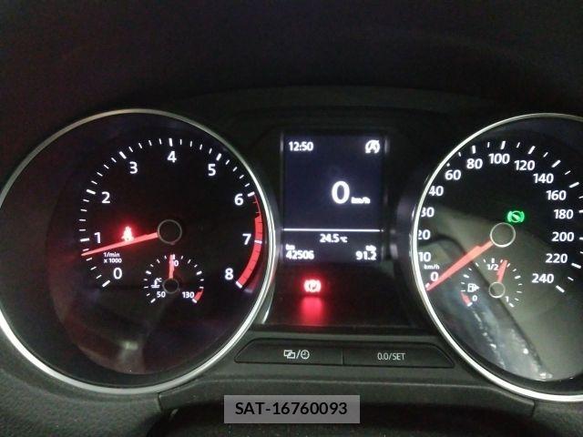 VolksWagen POLO 2015-11 8662422-3