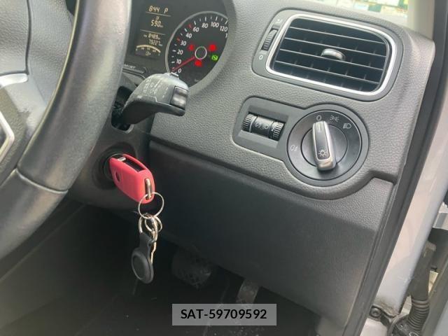 VolksWagen POLO 2013-09 8662423-9