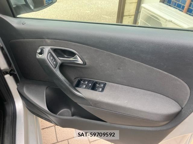 VolksWagen POLO 2013-09 8662423-6