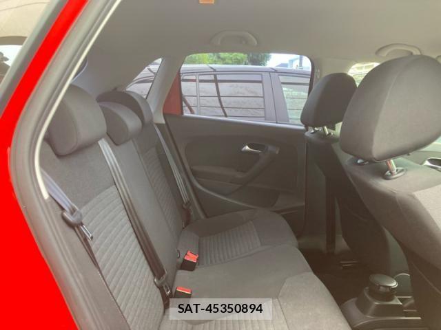 VolksWagen POLO 2011-12 8746877-9