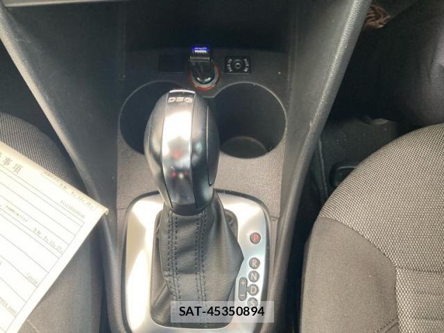 VolksWagen POLO 2011-12 8746877-13