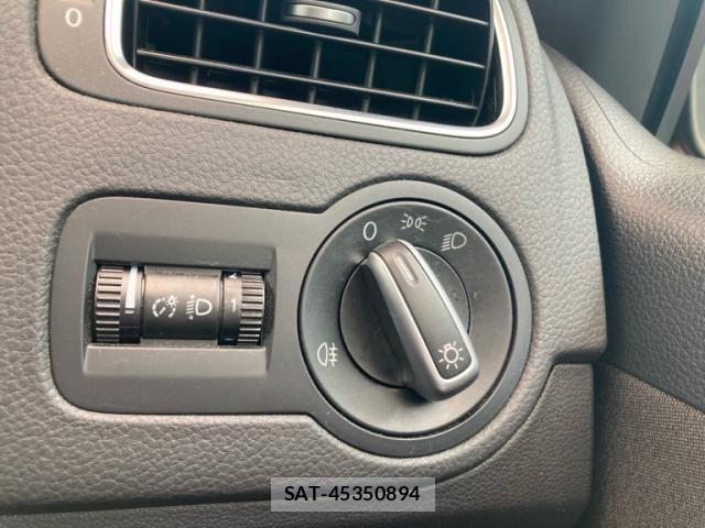 VolksWagen POLO 2011-12 8746877-14