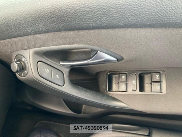 VolksWagen POLO 2011-12 8746877-15