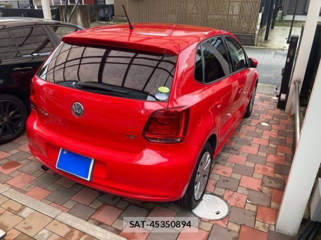 VolksWagen POLO 2011-12 8746877-4