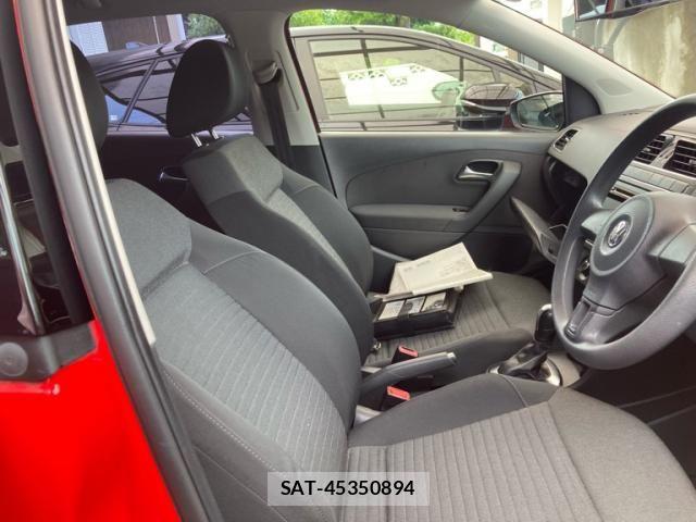 VolksWagen POLO 2011-12 8746877-8