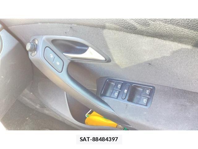 VolksWagen POLO 2012-04 8746879-14