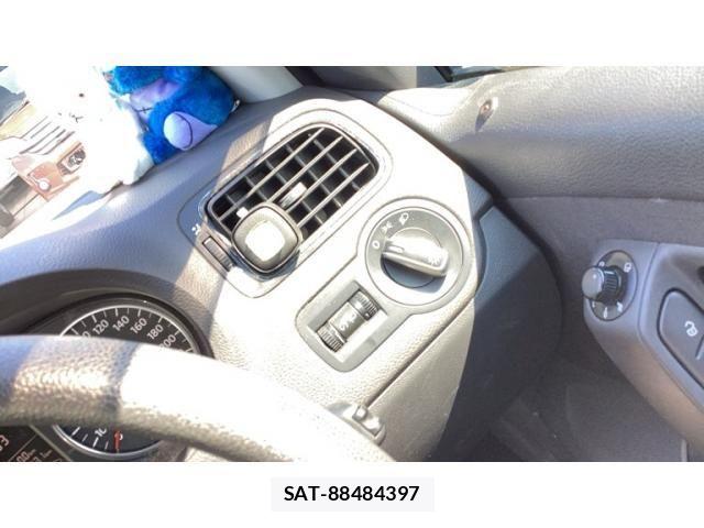 VolksWagen POLO 2012-04 8746879-15