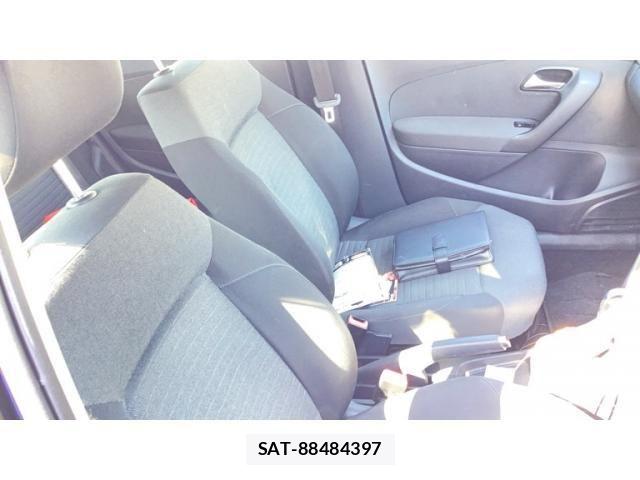 VolksWagen POLO 2012-04 8746879-16