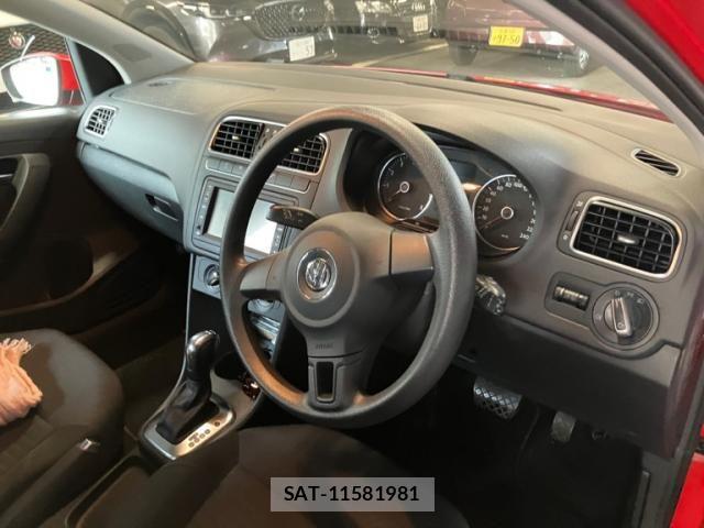 VolksWagen POLO 2011-09 8746878-9