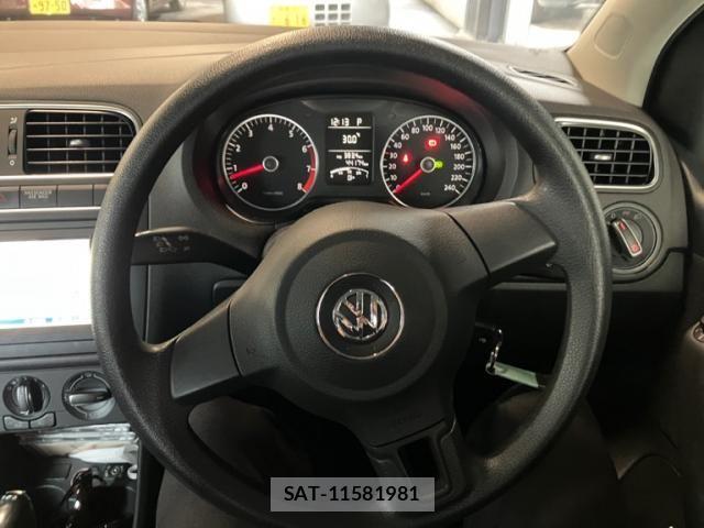 VolksWagen POLO 2011-09 8746878-18