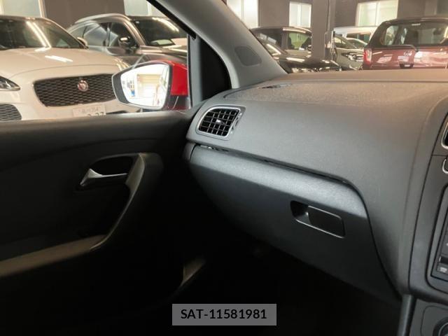 VolksWagen POLO 2011-09 8746878-24