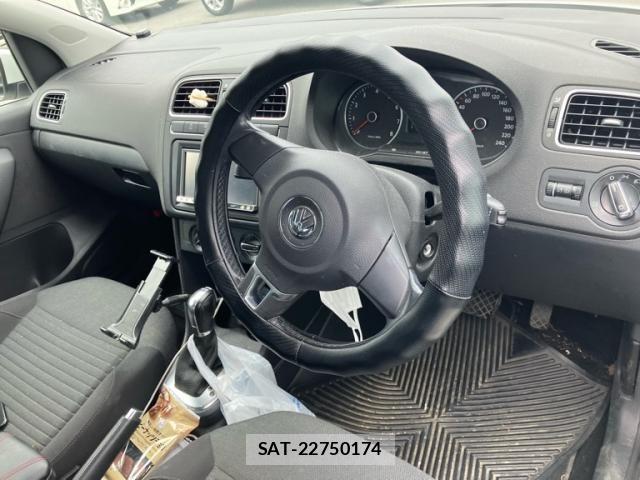 VolksWagen POLO 2013-09 8797938-13