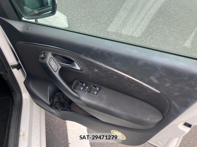 VolksWagen POLO 2014-09 8841028-13
