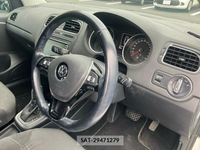 VolksWagen POLO 2014-09 8841028-14