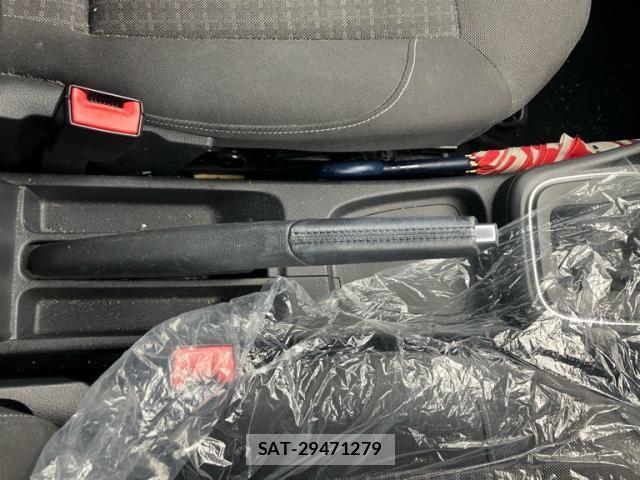VolksWagen POLO 2014-09 8841028-23