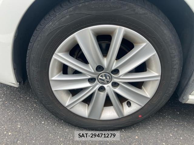 VolksWagen POLO 2014-09 8841028-4