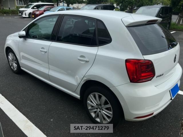 VolksWagen POLO 2014-09 8841028-7