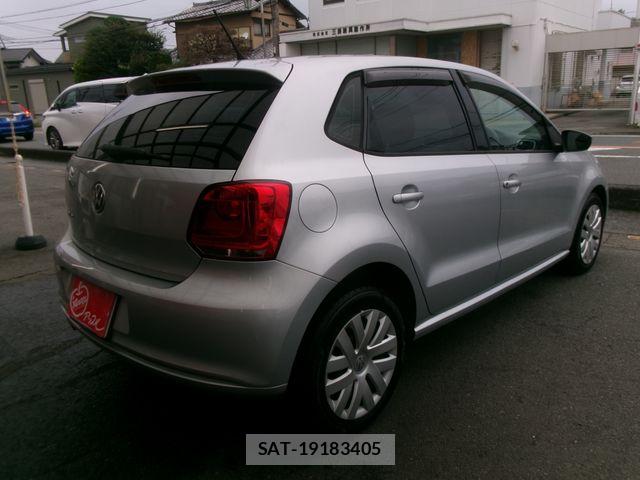 VolksWagen POLO 2010-01 8851094-2
