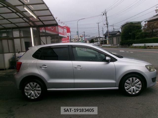 VolksWagen POLO 2010-01 8851094-4