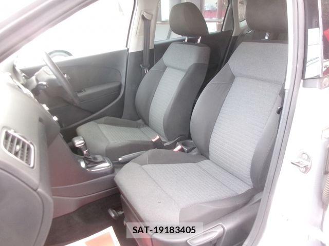 VolksWagen POLO 2010-01 8851094-6