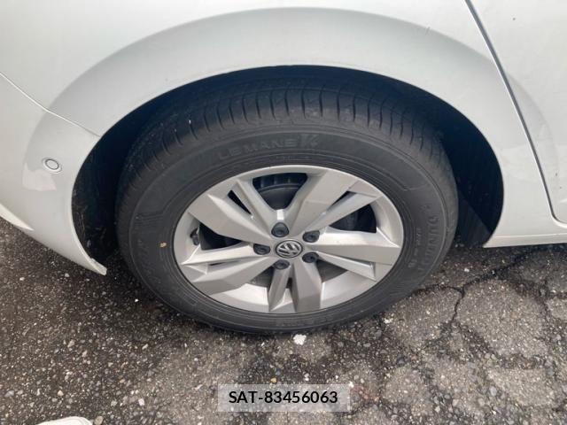 VolksWagen POLO 2020-10 8872404-5