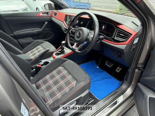 VolksWagen POLO 2020-08 8039203-4