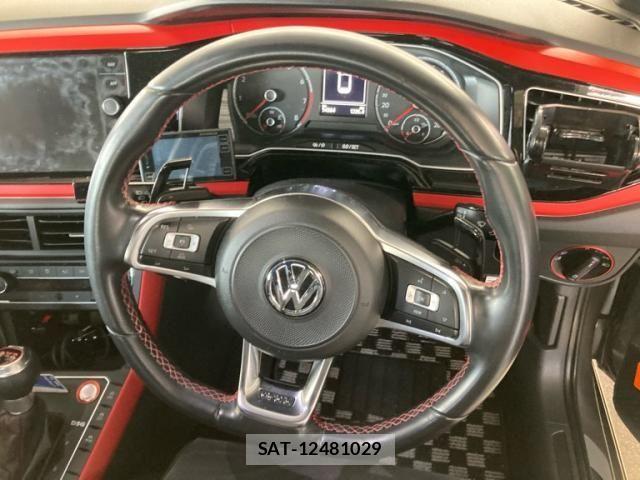 VolksWagen POLO 2019-05 8232419-12