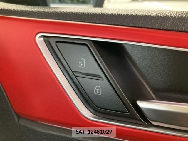 VolksWagen POLO 2019-05 8232419-17