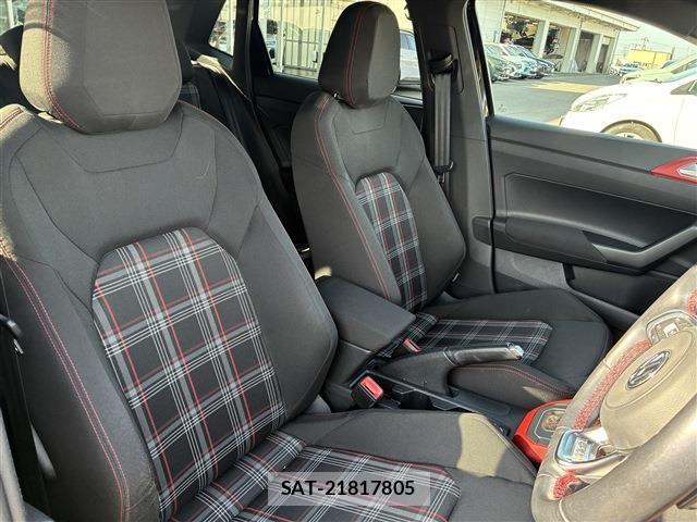 VolksWagen POLO 2018-07 8247168-12
