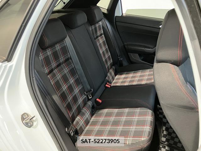 VolksWagen POLO 2021-04 8318108-17