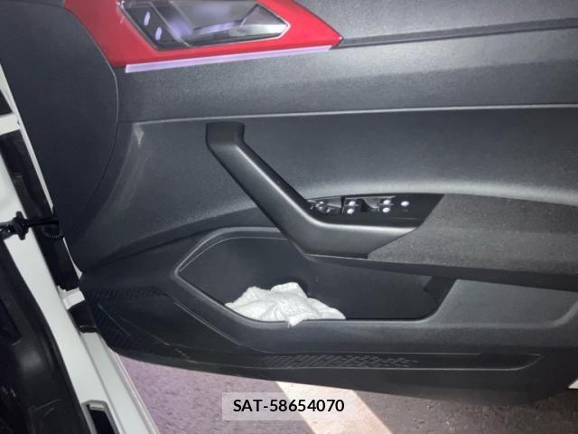 VolksWagen POLO 2022-12 8369756-11
