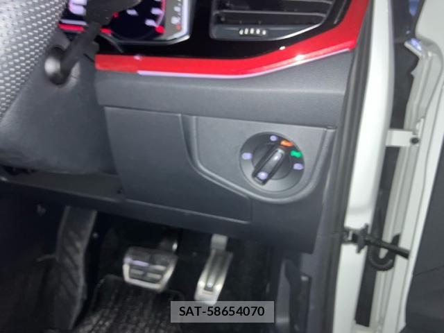 VolksWagen POLO 2022-12 8369756-12