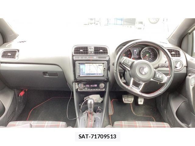 VolksWagen POLO 2015-09 8832518-12