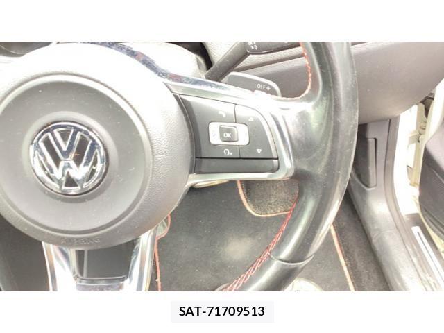 VolksWagen POLO 2015-09 8832518-13