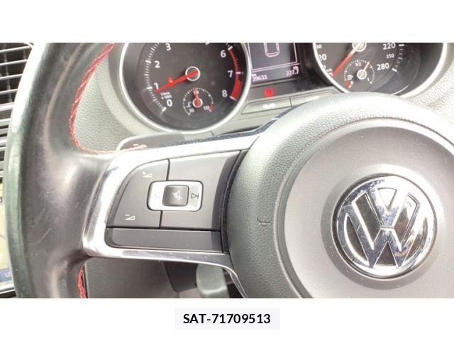 VolksWagen POLO 2015-09 8832518-14