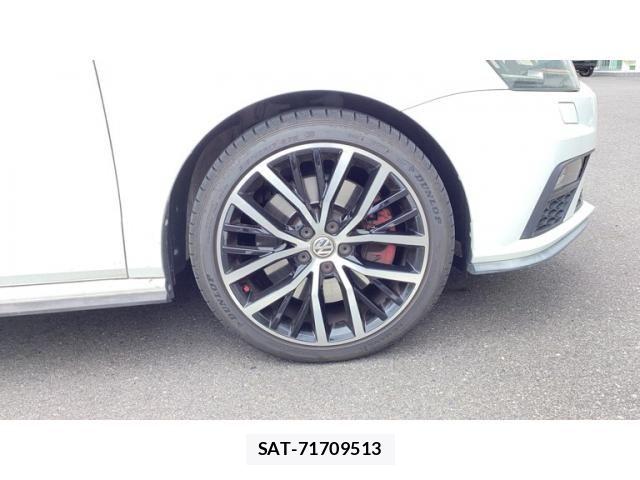 VolksWagen POLO 2015-09 8832518-16