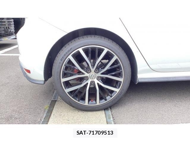 VolksWagen POLO 2015-09 8832518-17
