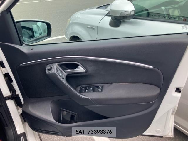VolksWagen POLO 2015-12 8849890-14