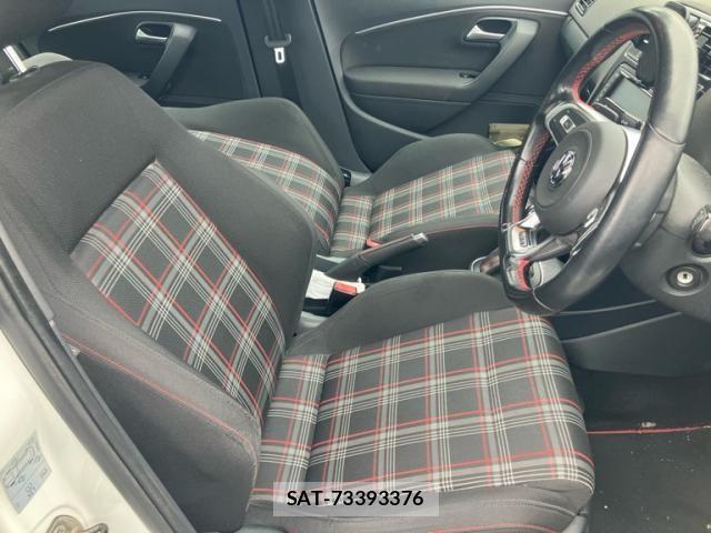 VolksWagen POLO 2015-12 8849890-17